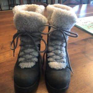 Hunger Green Tie-Up Ugg Boots